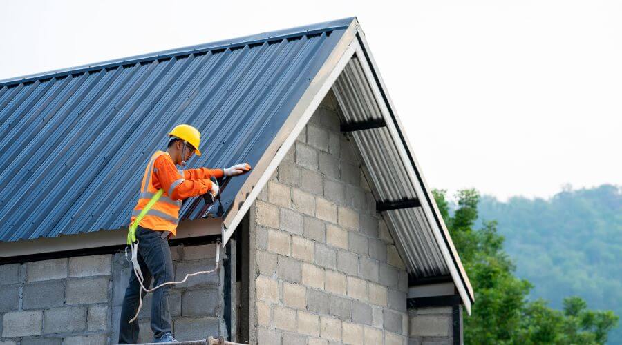 Professional gutter cleaning in Ruthven, IA